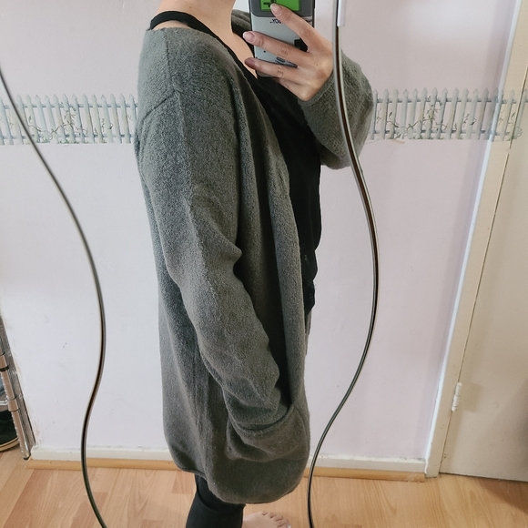 Cardigan - Picture 8 of 9